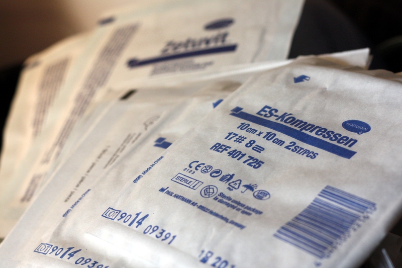 Dressings for haemostasis and wound treatment