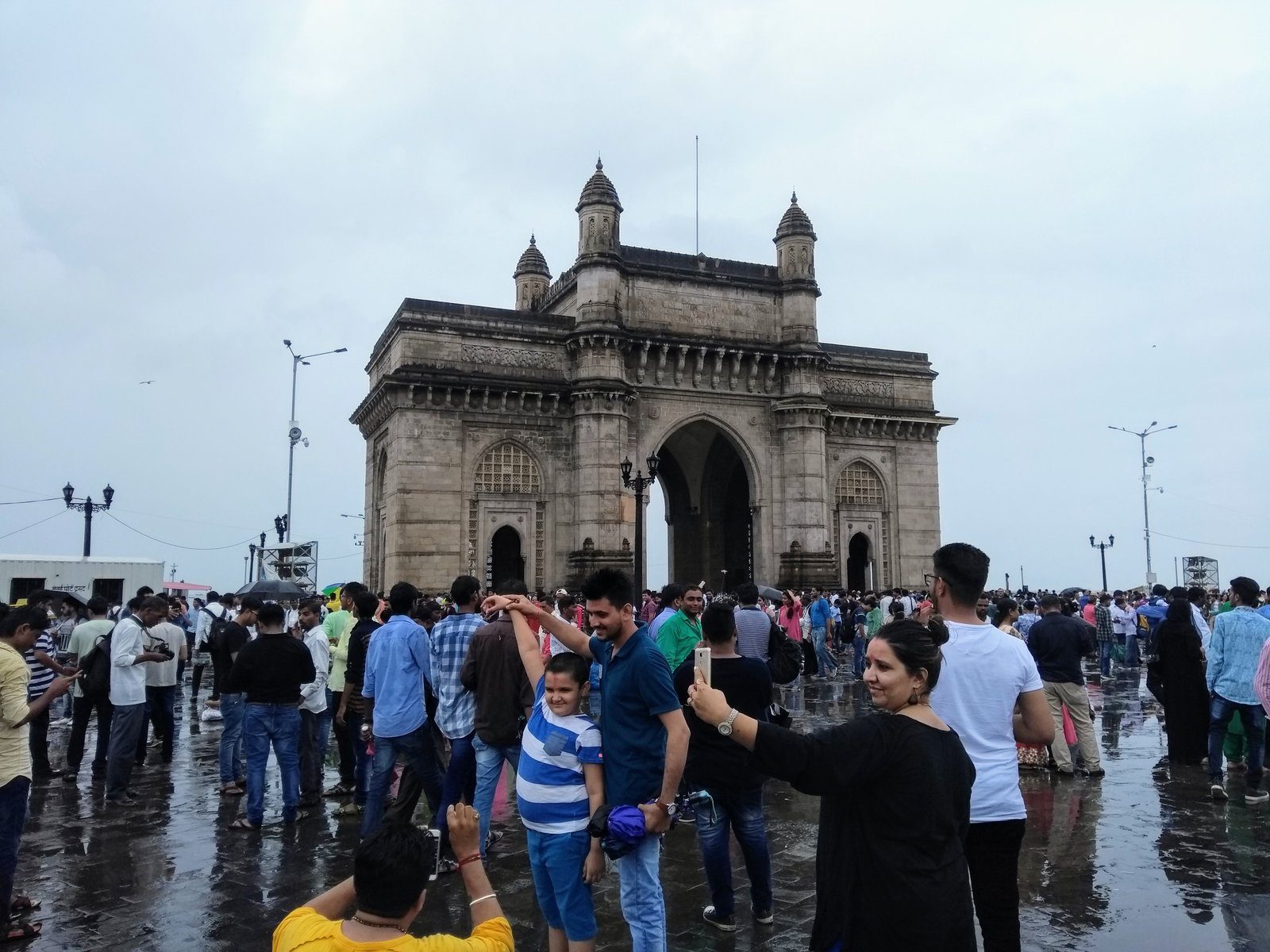The Gateway of India lockt vor allem indische Touristen an.