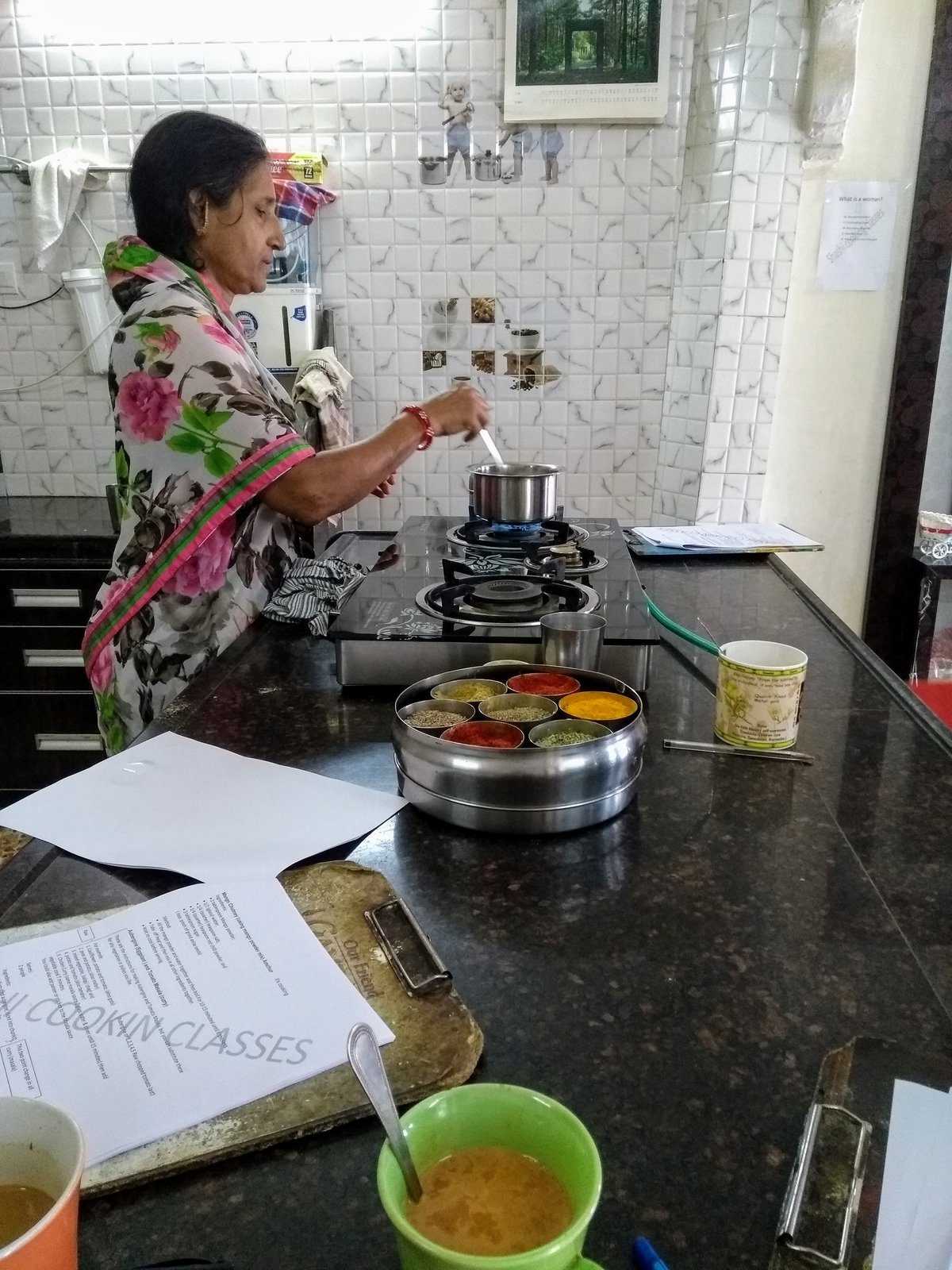 Shashi half uns Gott sei Dank beim Kochen.