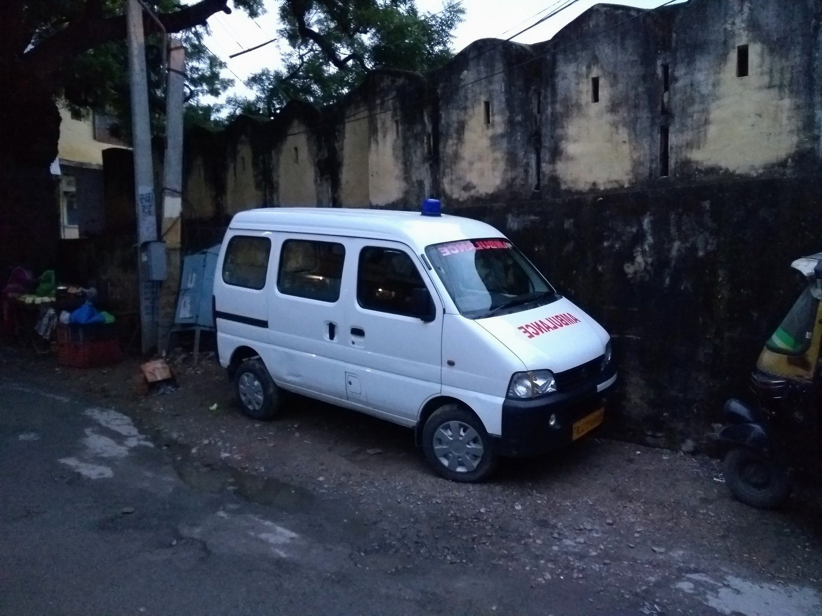 Obligatorisches Foto auf jeder Reise: lokale Rettungsmittel. Udaipur, 2017